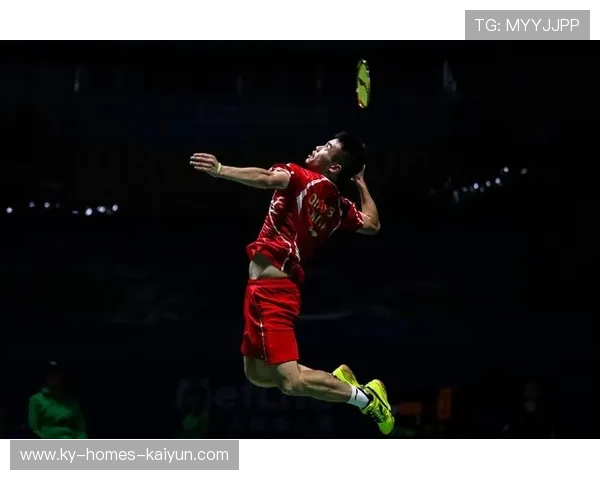 羽毛球男单跳杀跳到裤子裂，笑料百出背后的运动精神