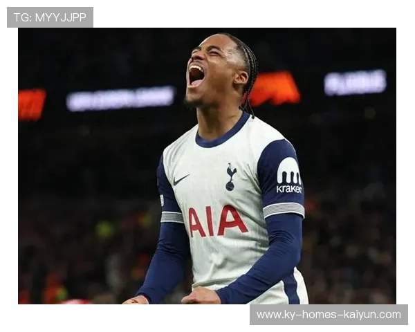 巴黎与英超豪门争夺门将天才，转会费上亿