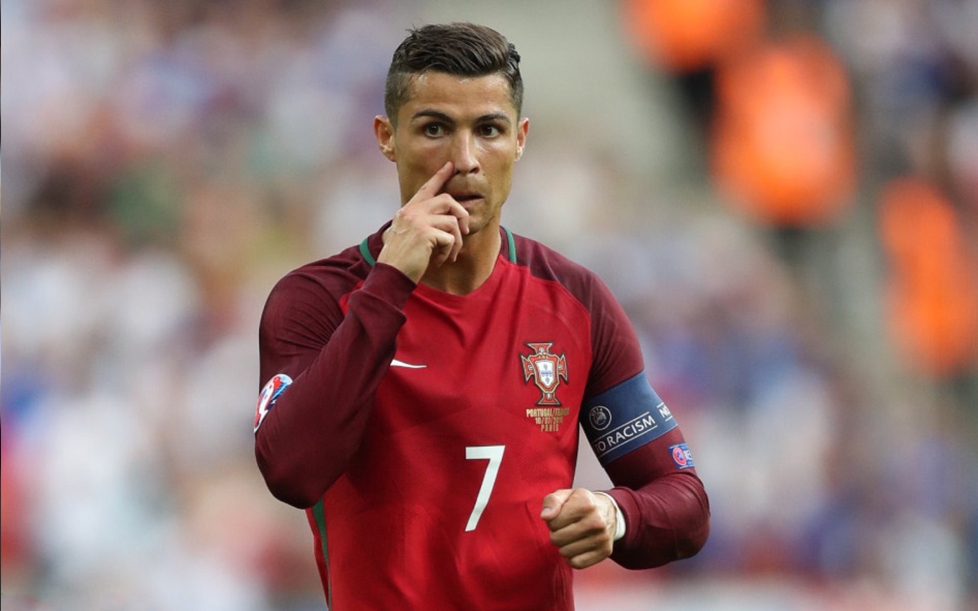 滑板下班后城市刷街 夜风与街灯成为最佳背景